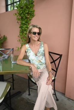 V-Neck Scallop Detail Tank, Spring Chinoiserie -Fashion Comprehensive Discount Store DSC 2497