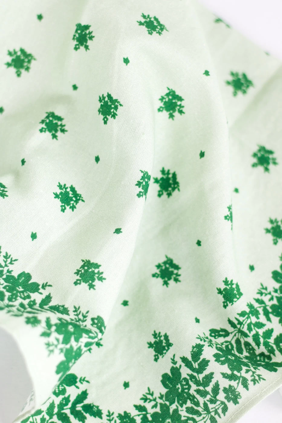 Only On The Avenue Holiday Ditsy Floral Napkin, Green 4 Only On The Avenue Holiday Ditsy Floral Napkin, Green - Image 2